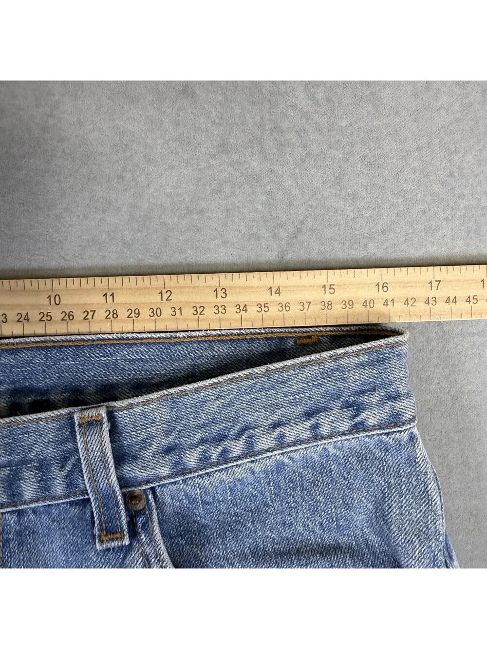 Vintage 90s Levi's 505 Jeans Mens 34x32 Blue Light Wash Regular Fit Straight USA